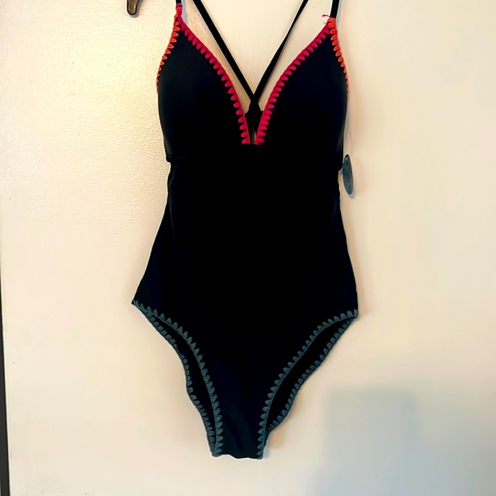 Decree one piece swim nwt🌻